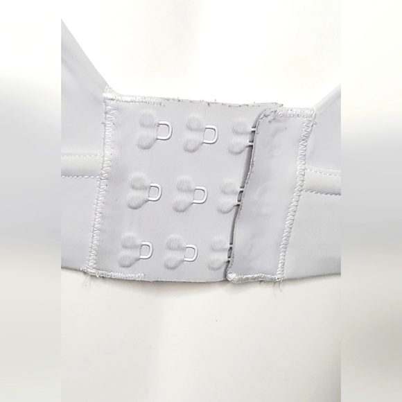 Lululemon Size 8 B/C -Sports Bra in Ocean Air Color (Light Gray) - Picture 9 of 12